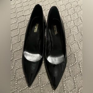 Michael kors black patent leather keke pump
